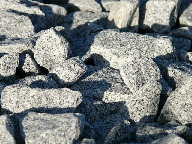 granitowe kamienie