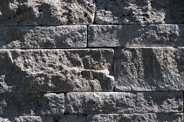 mur z kamienia
